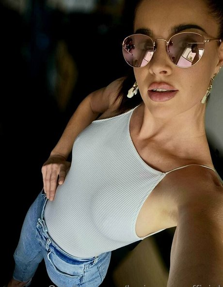 leniyoung official adult star img