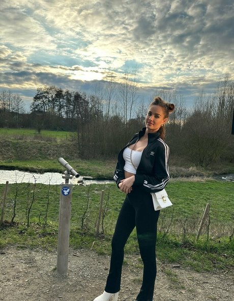 leniyoung official beautiful star image