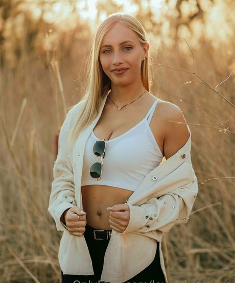 lovelykatexoxo art actress archive