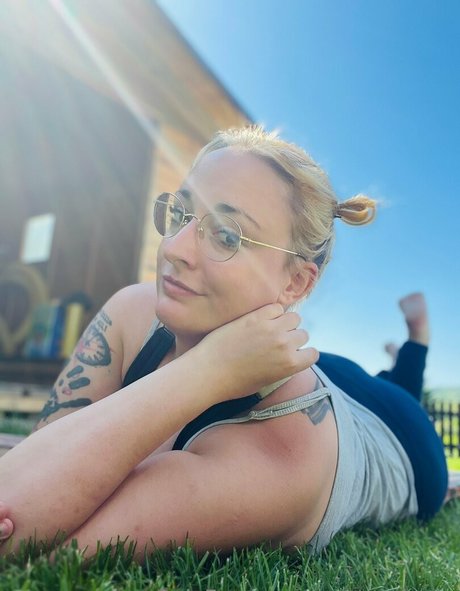 mrstittykatty art star photos