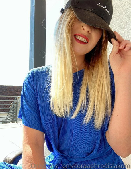 coraaphrodisiakum nude model img