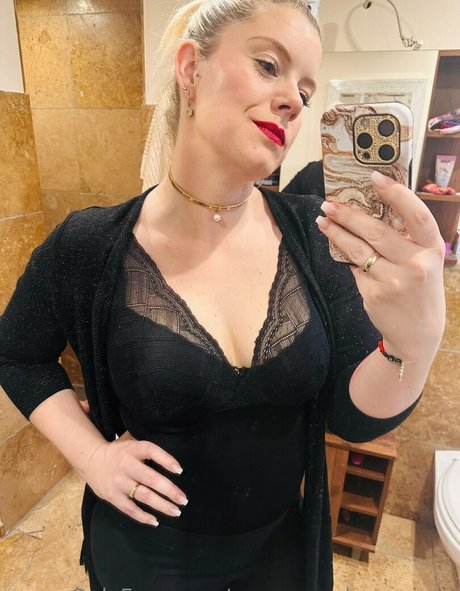 vanessa obsequious star erotic images