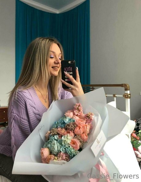 cassie flower hot model pic