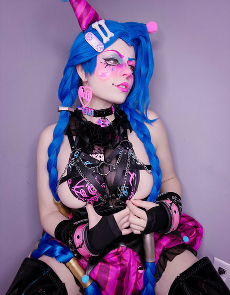 Maxalah naked model images