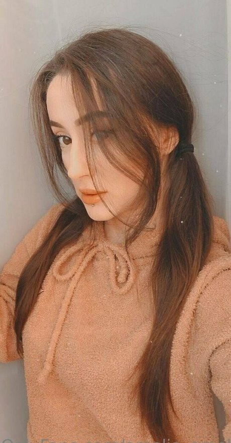 amelia ameli naked model img