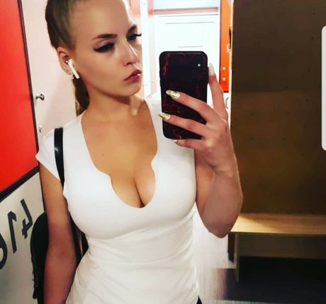 Oksana Neveselaya actress image