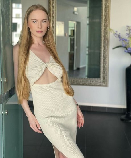 Oksana Neveselaya nice actress gallery