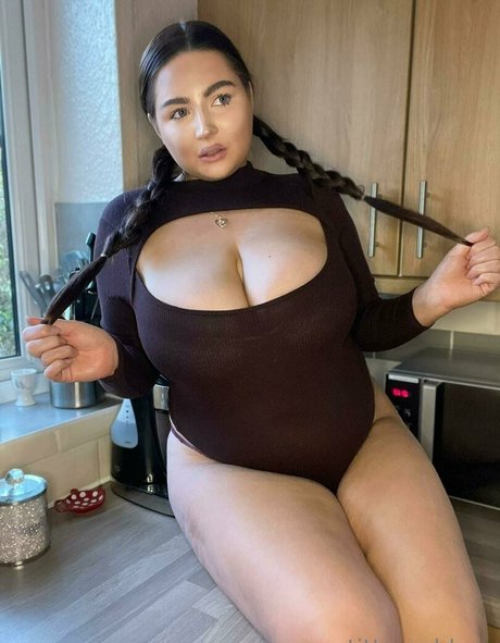 freetittygoddess hot star pic