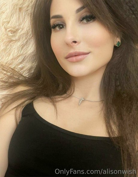 alisonwish model naked picture