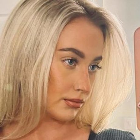 Tia Carter pretty model image