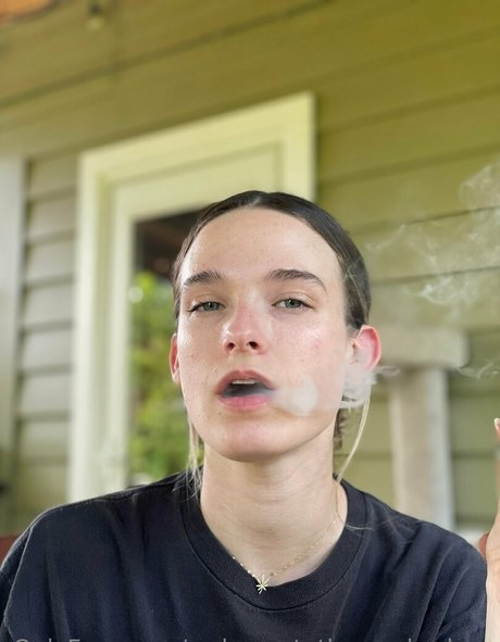 welcometothesmokeshow adult actress images