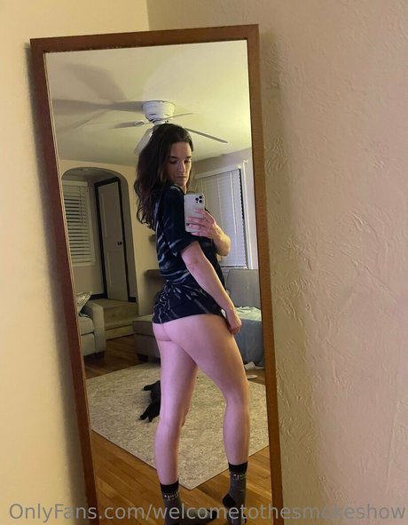 asian top onlyfans nude image