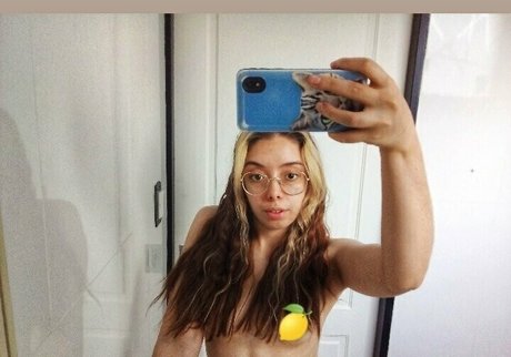 lillymeawfree Quick photo