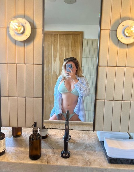 Heidikinnns sex actress gallery