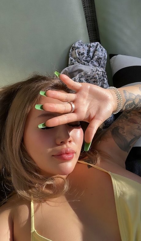 Heidikinnns model beautiful archive