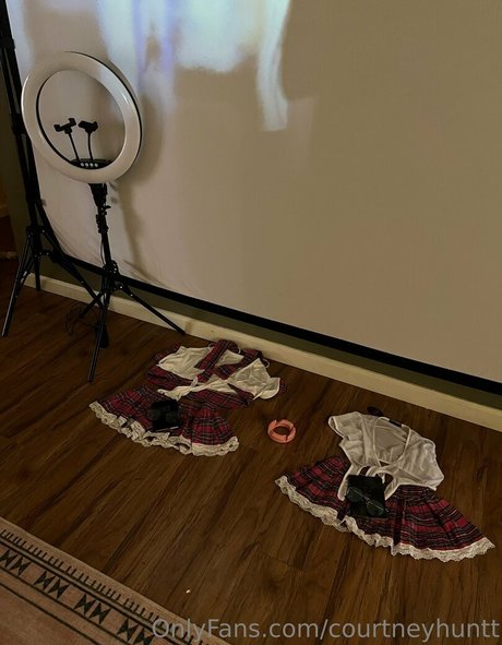 courtneyhuntt model naked galleries