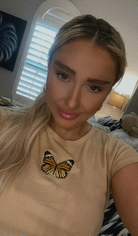 courtneyhuntt hd model img