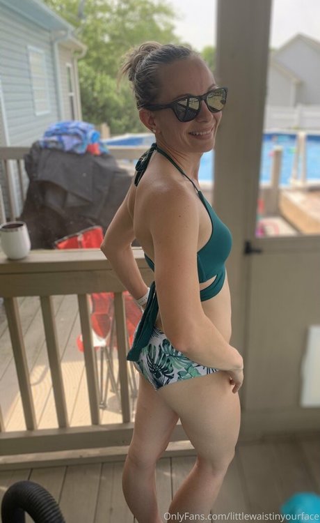 littlewaistinyourface Quick photo