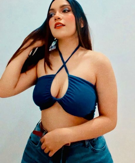 Valeria Alcala art model photo