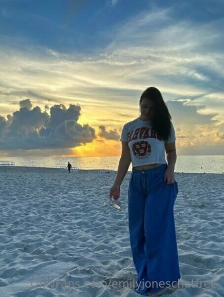 emilyjoneschatfree porn model gallery