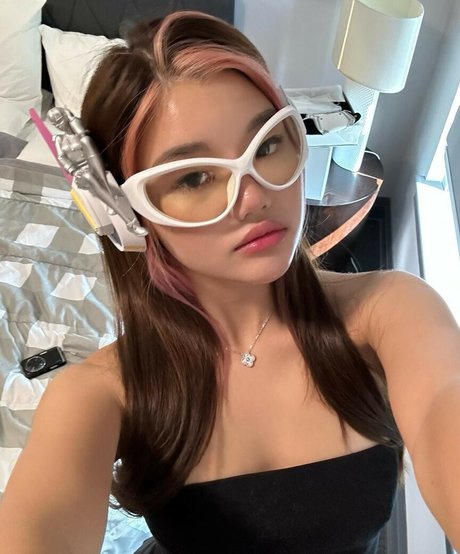 Annxhy naked actress image