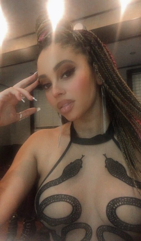 Vanessa Morgan art star pics