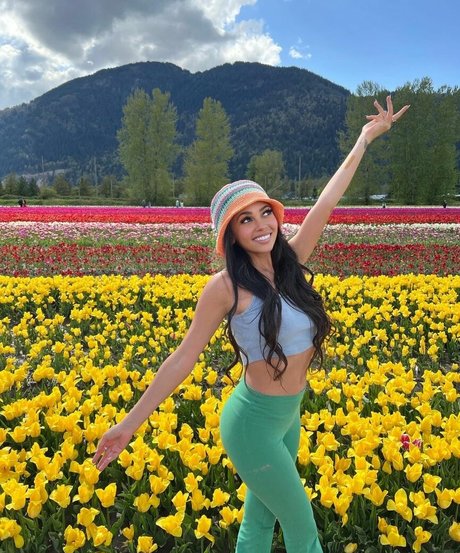 Vanessa Morgan model free image