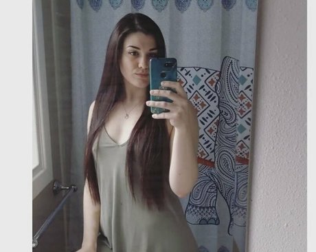 curvyjasssy naked pornstar pic