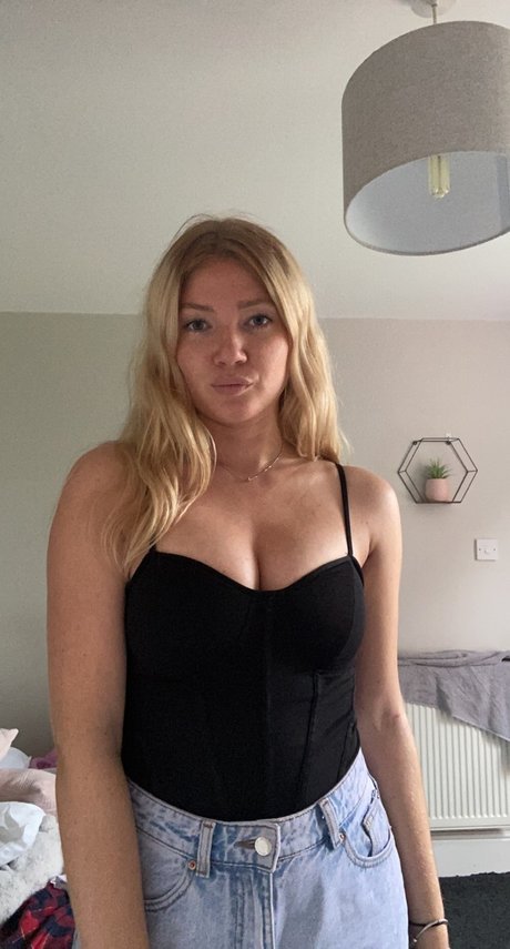 Amanda Jones exclusive model images