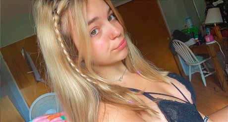 charlette_ pretty model galleries