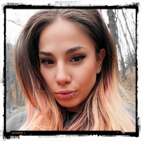 AllAboutThemToes star pornographic images