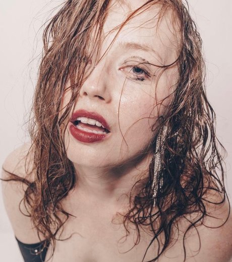 Alexandra Noir model xxx photo