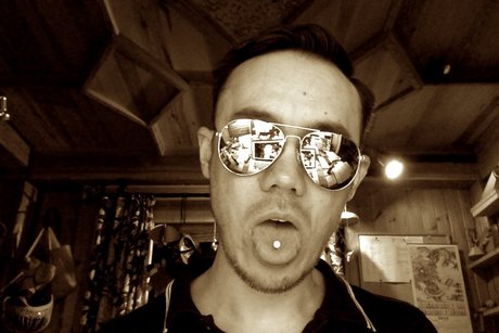 Aaron Bond star images