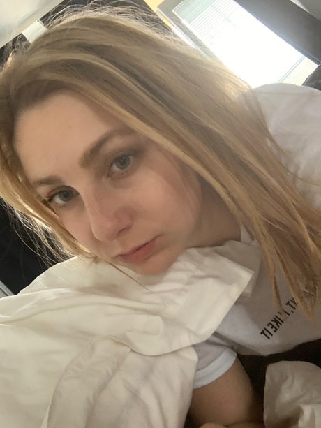 _alluringlily star porn photo