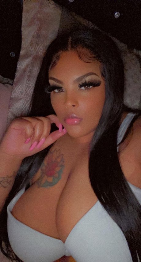 Bigbootybutta porn actress photo