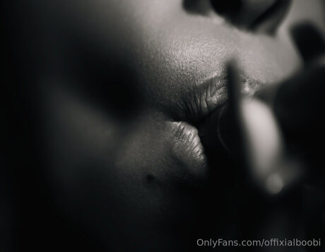 Big Wavy beautiful model img