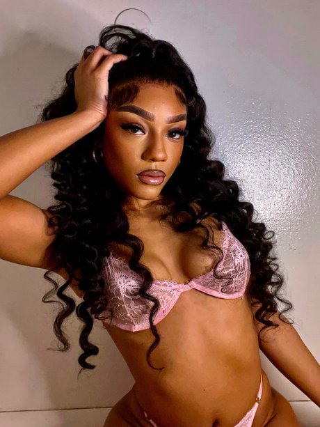 ALEXANDRIAH model pornographic photos