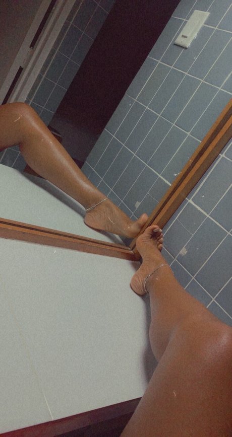 Asabi s Feet beautiful actress image