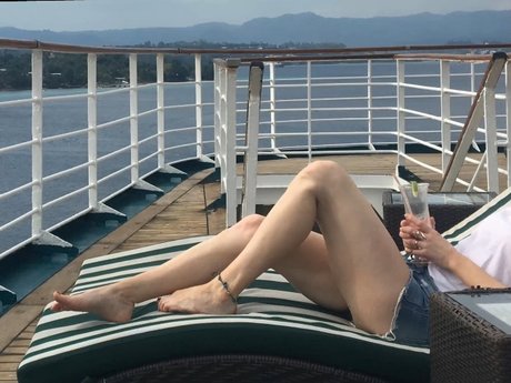 Fun and Flirty Feet xxx actress img