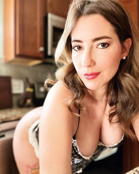 Not your average Milf_ model best image