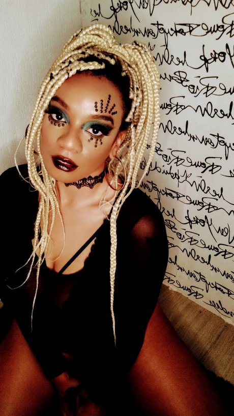 A Bruxa Preta pornstar erotic pictures