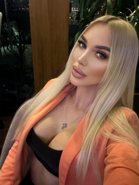 Sophie Adams hot model gallery