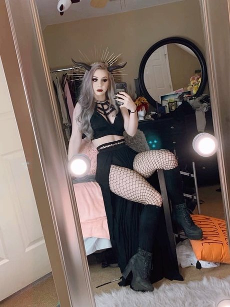 Alice Nicole art pornstar pics