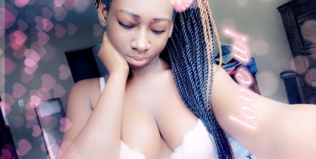 Abi Tabi sex model image