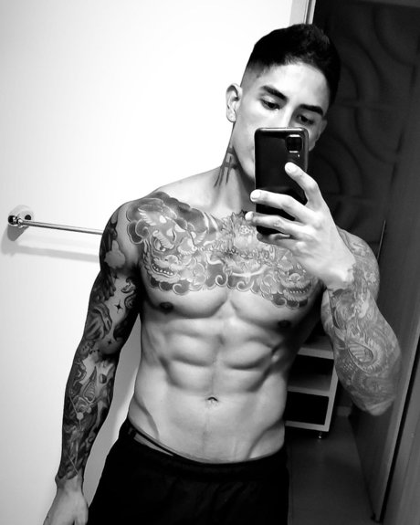 Adan Reilly hd pornstar img