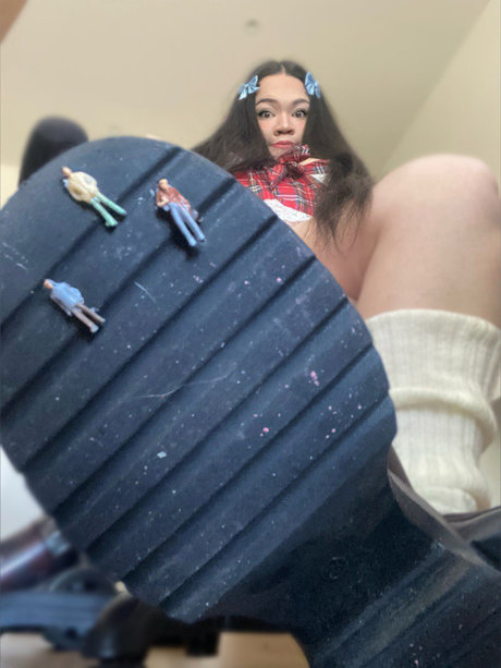 The Aussie Giantess high quality star pics