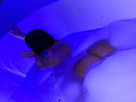 Olivia Kiss model pornographic pics