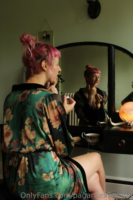 Kitten Nymph sex actress img