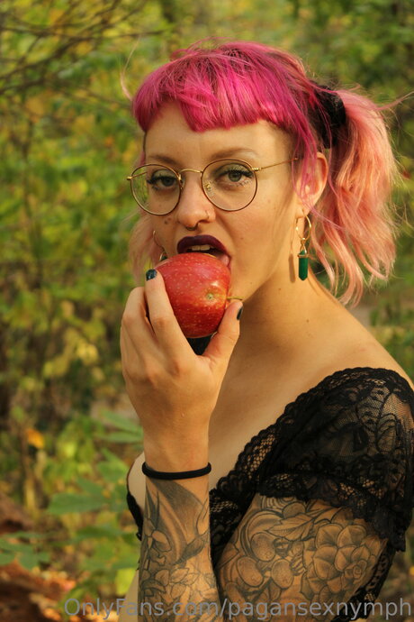 Kitten Nymph pretty pornstar img