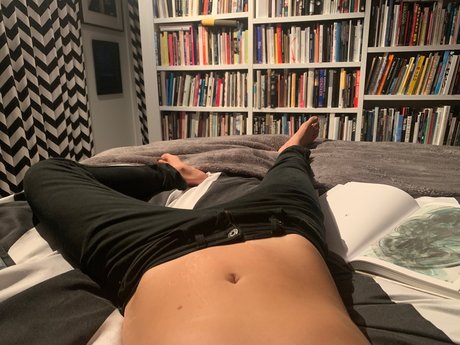 Ellen DeGenderless star xxx picture